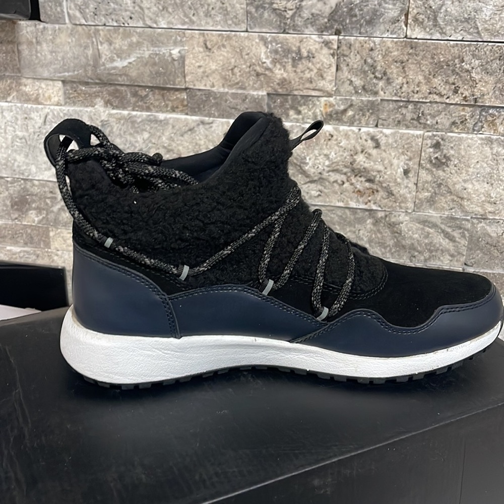 Sneakers - Picture 2 of 5